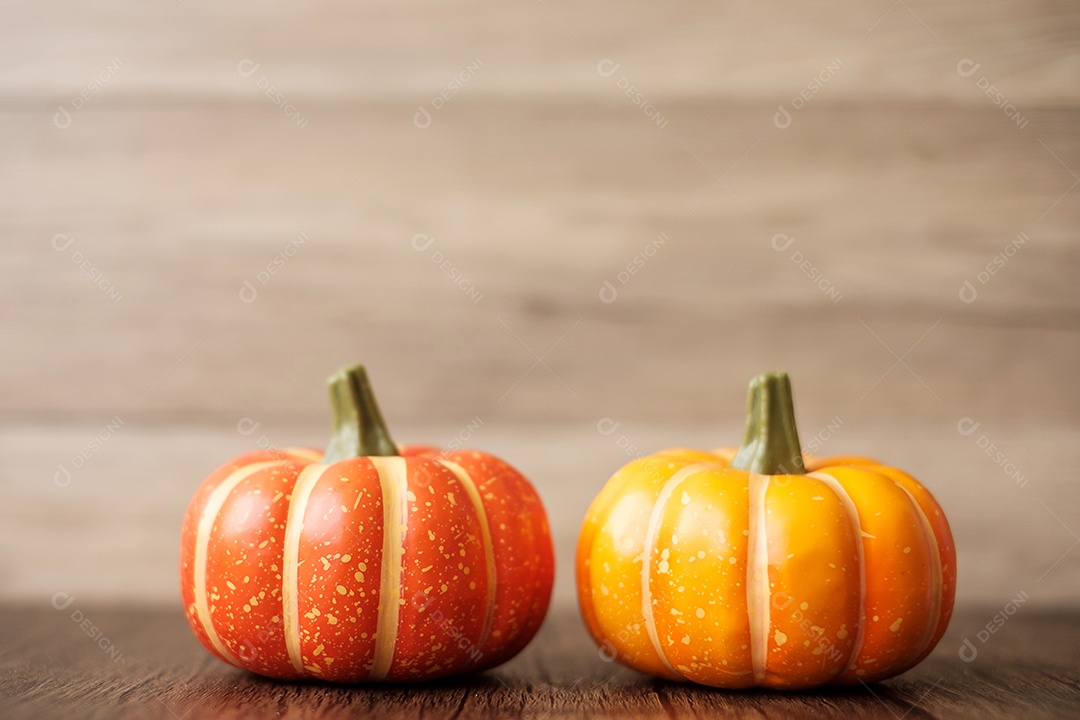 Abóbora laranja na mesa com espaço de cópia para o fundo do banner. Feliz dia de Halloween, Olá outubro, outono outono, festivo, festa e conceito de férias