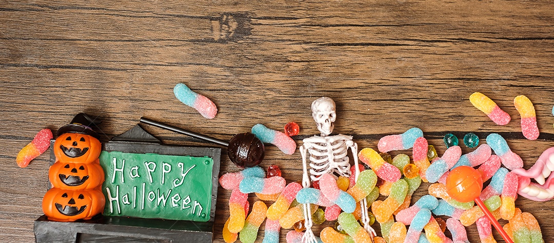 Feliz dia de Halloween com doces fantasmas, abóbora, tigela e decorativo. Truque ou Ameaça, Olá outubro, outono outono, festivo, festa e conceito de férias