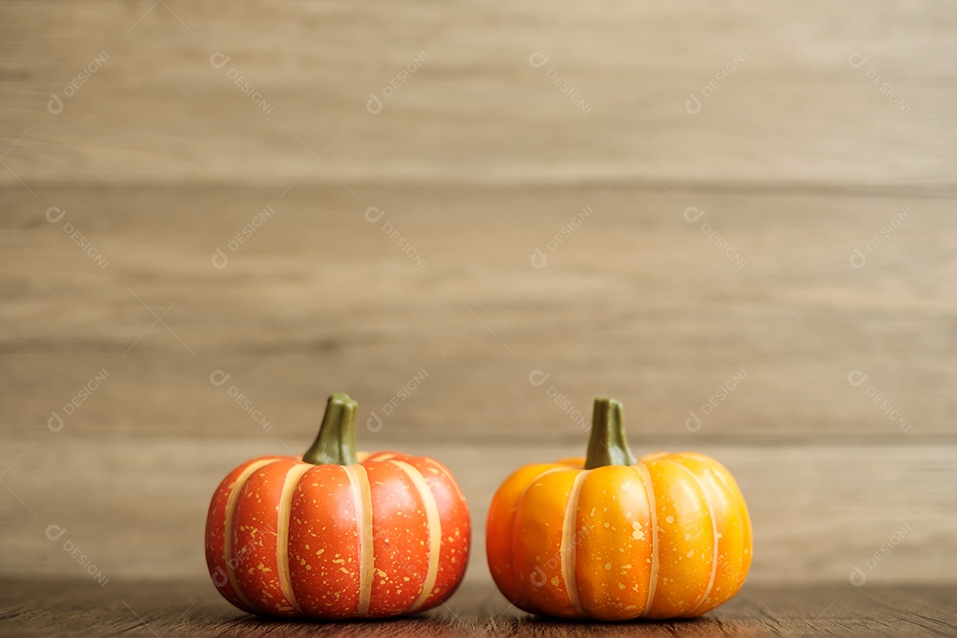 Abóbora laranja na mesa com espaço de cópia para o fundo do banner. Feliz dia de Halloween, Olá outubro, outono outono, festivo, festa e conceito de férias