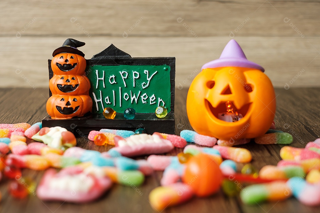 Feliz dia de Halloween com doces fantasmas, abóbora, lanterna Jack O e decorativo (foco seletivo). Truque ou Ameaça, Olá outubro, outono outono, festivo, festa e conceito de férias