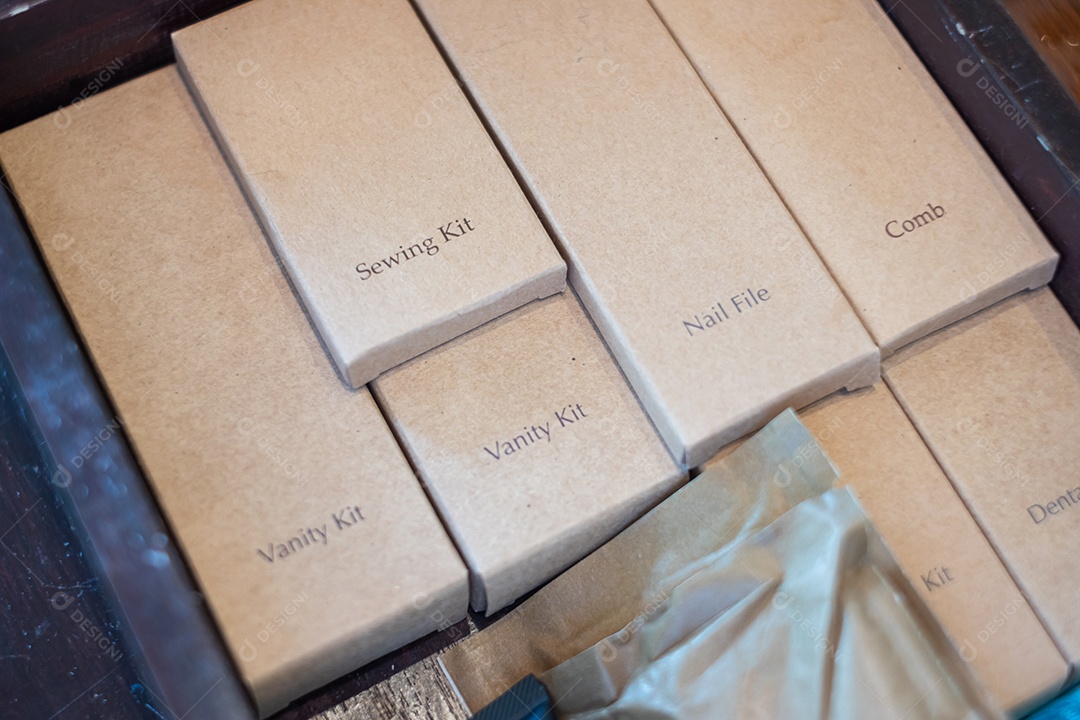 Artigos de higiene pessoal no banheiro do hotel de luxo ou casa moderna. Show de corpo.