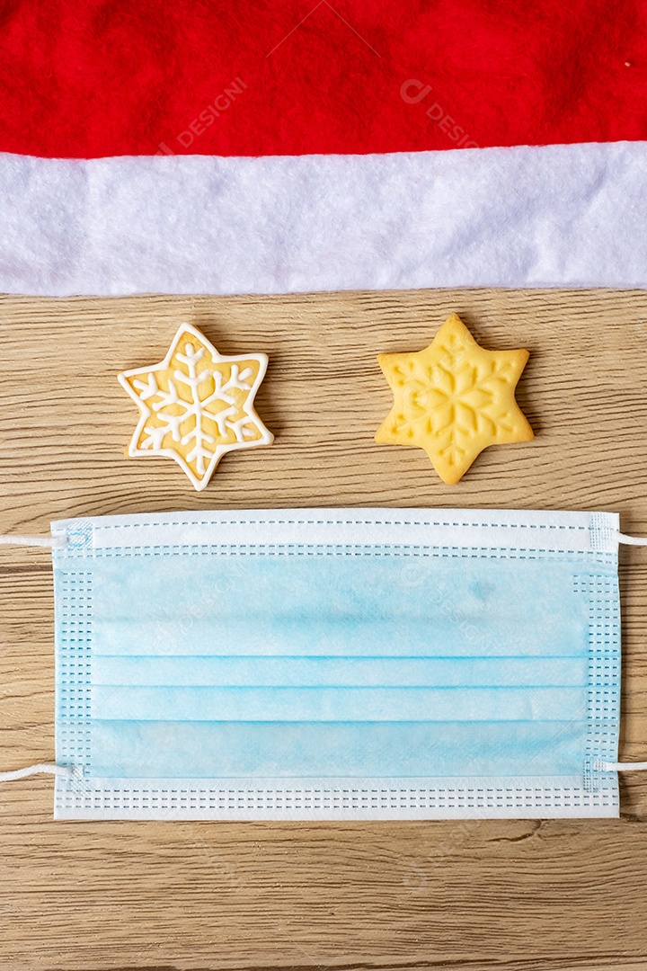Feliz Natal com biscoitos caseiros, chapéu de Papai Noel.