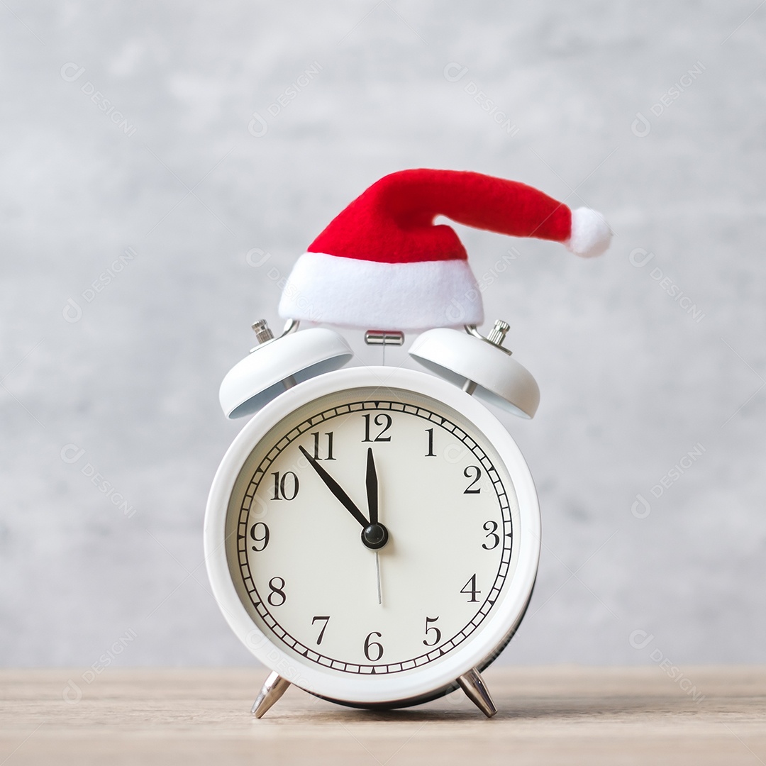 Feliz Natal com despertador Vintage e decoração de Natal.