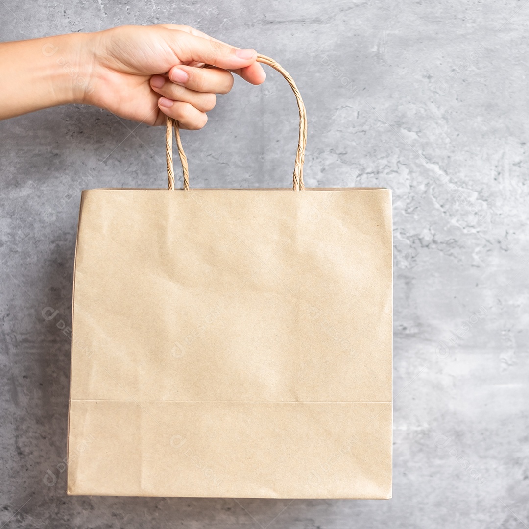 Sacola de compras ecológica no fundo da parede. recipiente natural.