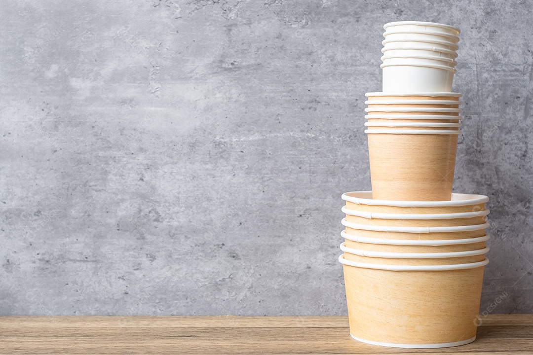 Embalagens de alimentos ecologicamente corretas no fundo da mesa.