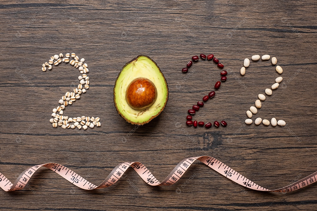 2022 Feliz Ano Novo e Novo Você com frutas e vegetais; Abacate.