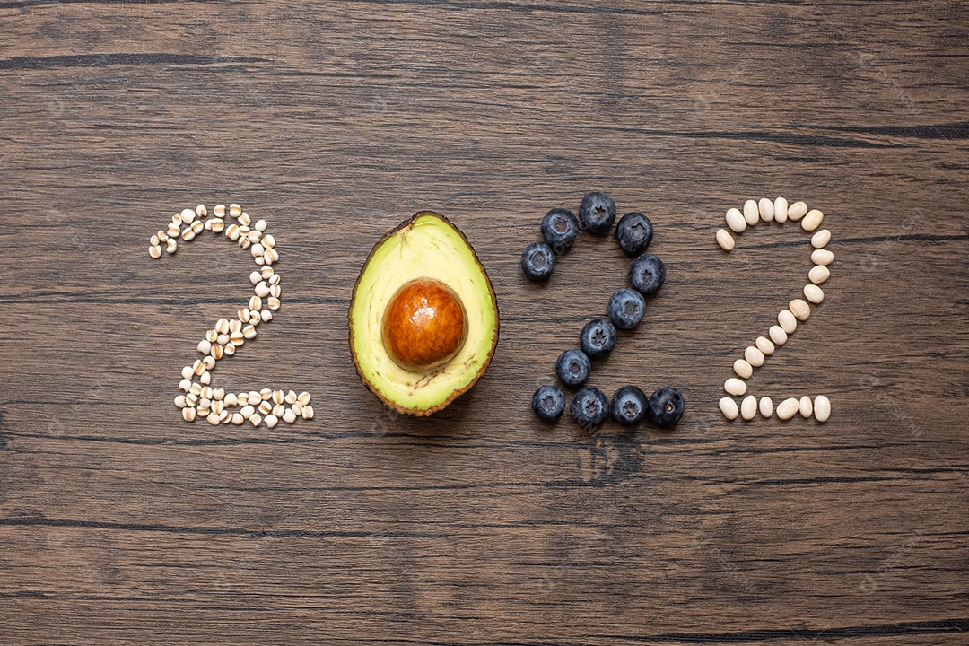 2022 Feliz Ano Novo e Novo Você com frutas e vegetais; Abacate.