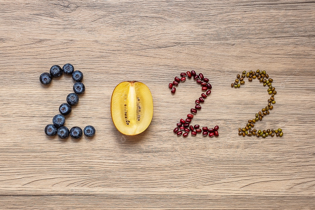 2022 Feliz Ano Novo e Novo Você com frutas e vegetais.