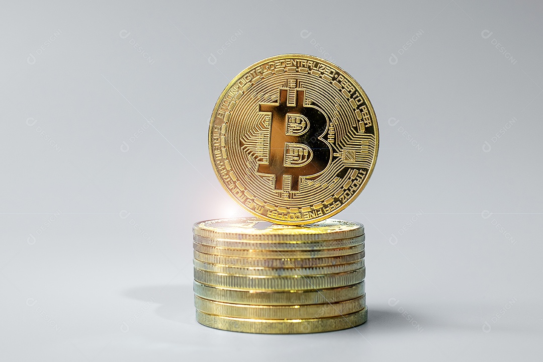 pilha de moedas de criptomoeda Bitcoin dourada, Crypto é Digital