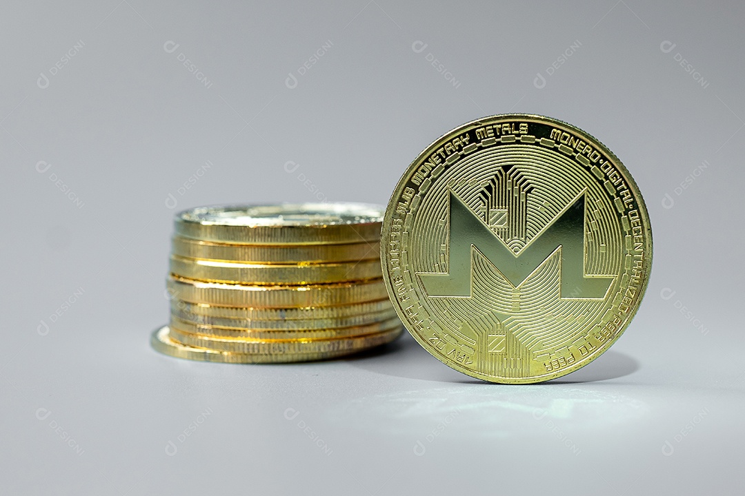 pilha de moedas de criptomoeda dourada Monero (XMR), Crypto is Digital3