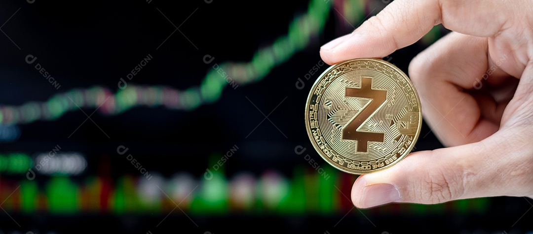 Moeda de criptomoeda Golden Zcash (ZEC) com background de gráfico de vela