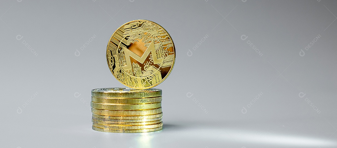 pilha de moedas de criptomoeda dourada Monero (XMR), Crypto is Digital