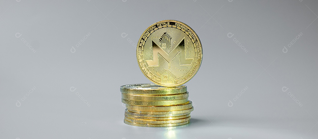 pilha de moedas de criptomoeda dourada Monero (XMR), Crypto is Digital