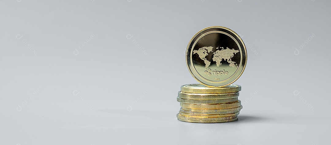 pilha de moedas de criptomoeda golden Ripple (XRP), Crypto is Digital