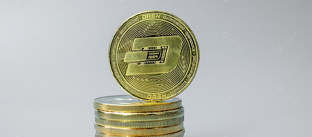 pilha dourada da moeda do cryptocurrency do traço, Crypto é dinheiro digital