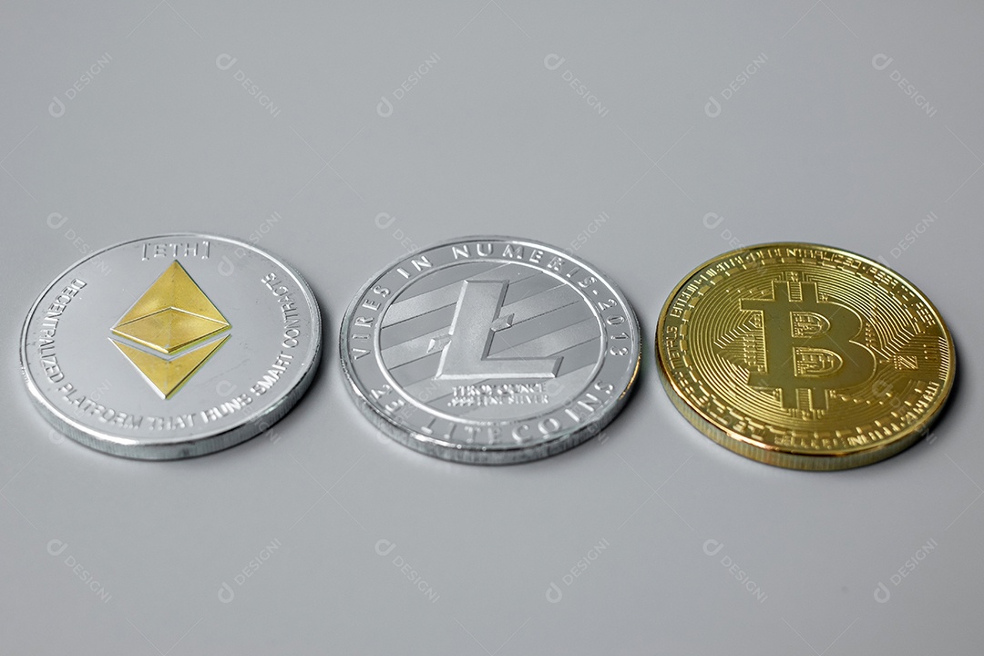 criptomoeda dourada e prata, Bitcoin, Ethereum, Litecoin