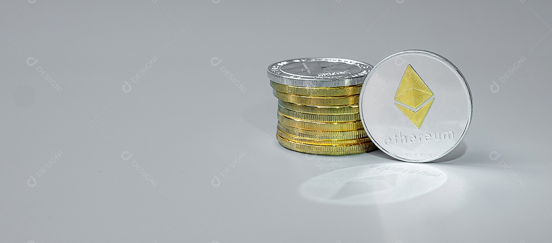 Pilha de moedas criptográficas Silver Ethereum (ETH), Crypto is Digital