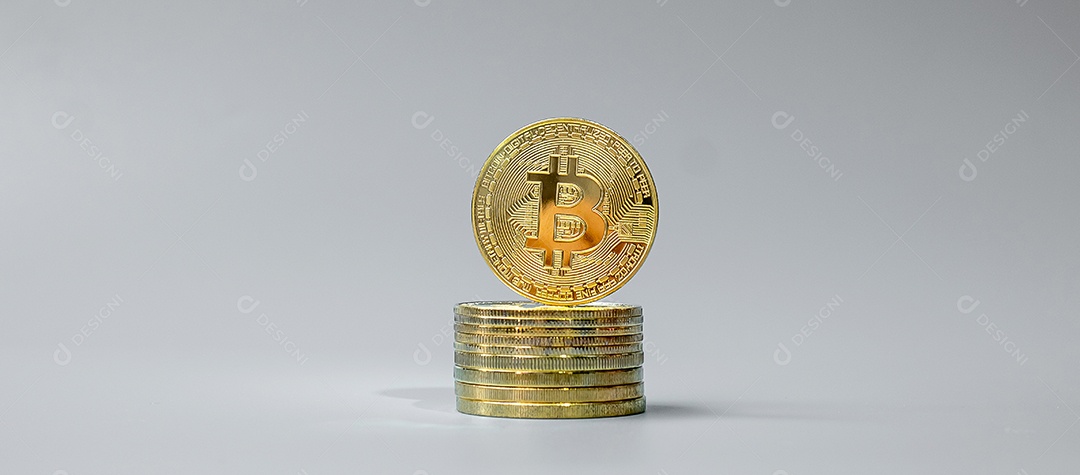 Pilha de moedas de criptomoeda Bitcoin dourada, é Digital.