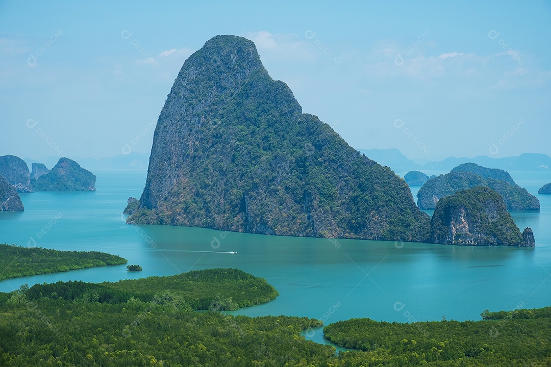 Ponto de vista da baía de Phang Nga do cenário em Samet Nang She perto de Phuket