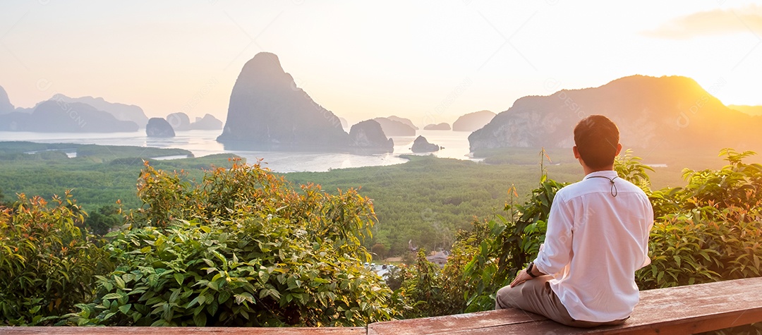Ponto de vista da baía de Phang Nga do cenário em Samet Nang She perto de Phuket