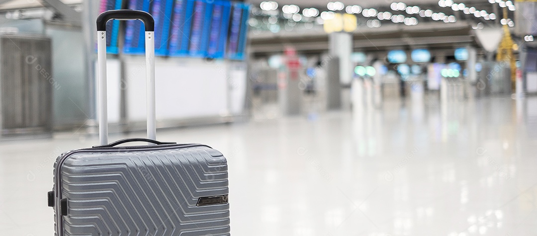 Saco de bagagem no terminal do aeroporto internacional.