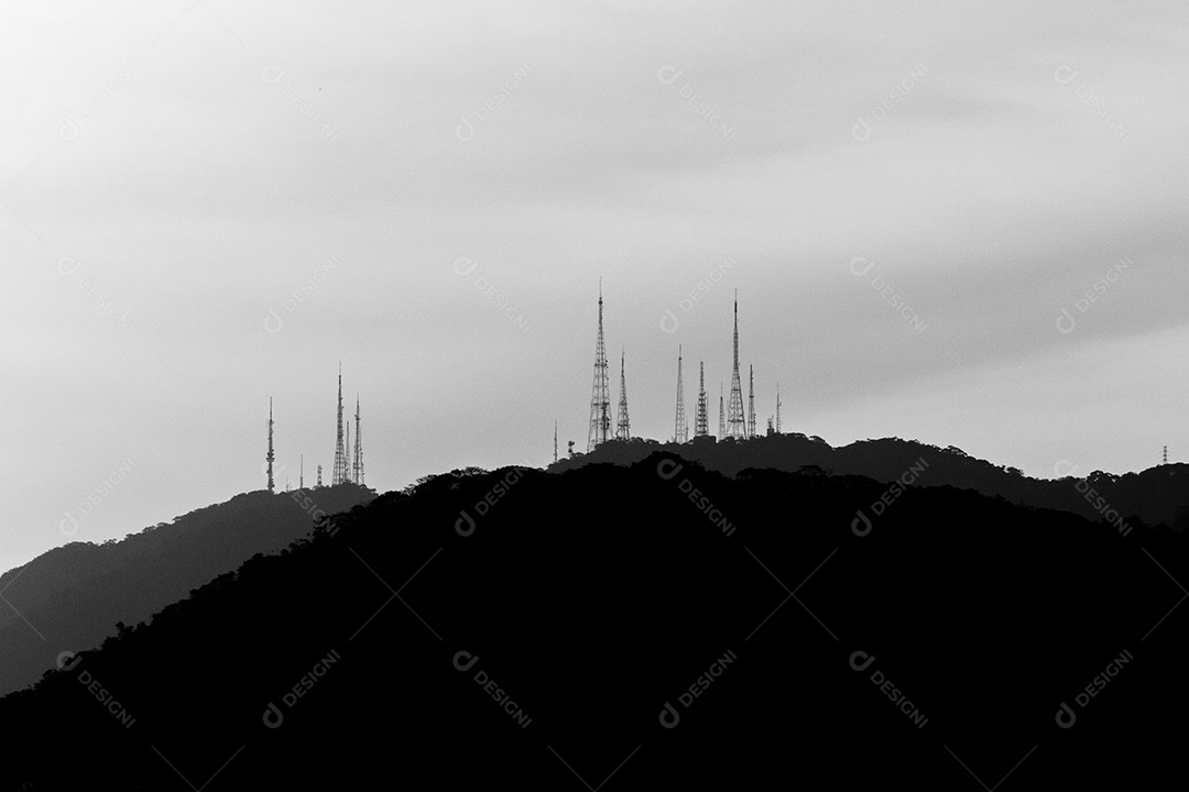 torres de comunicação na colina de sumare no Rio de Janeiro Brasil.