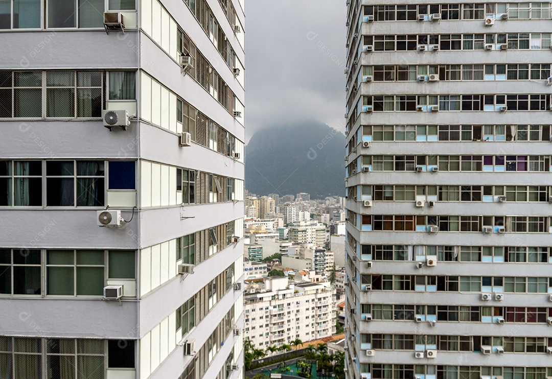 vista de prédios no bairro de Botafogo no Rio de Janeiro.