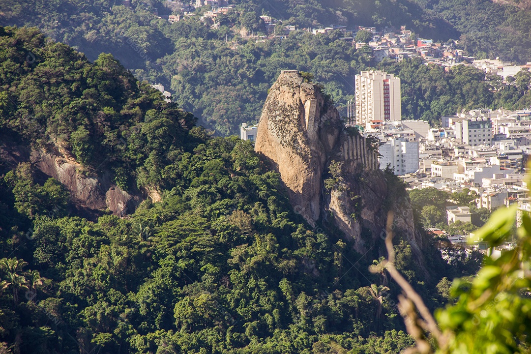 Pico da Agulhinha da inhanga, localizado em Copacabana no Rio de Janeiro Brasil.