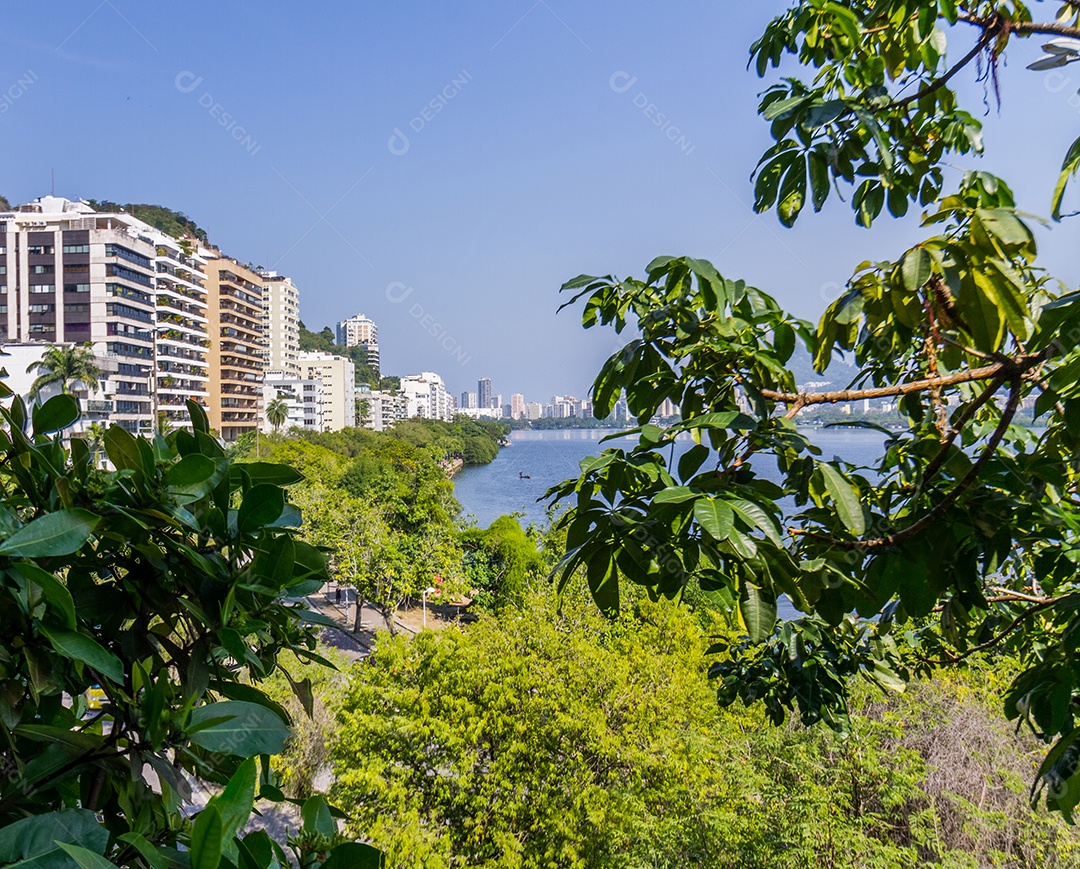 vista da Lagoa Rodrigo de Freitas no Rio de Janeiro, Brasil.