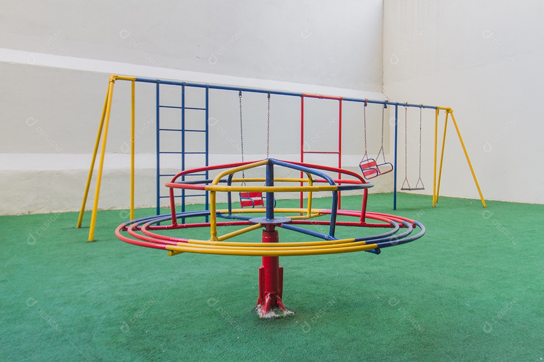 brinquedos em um playground para crianças no rio de janeiro.