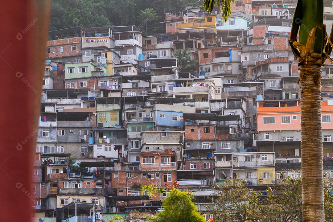 morro da manga visto do bairro de são cristovao no rio de janeiro, brasil.