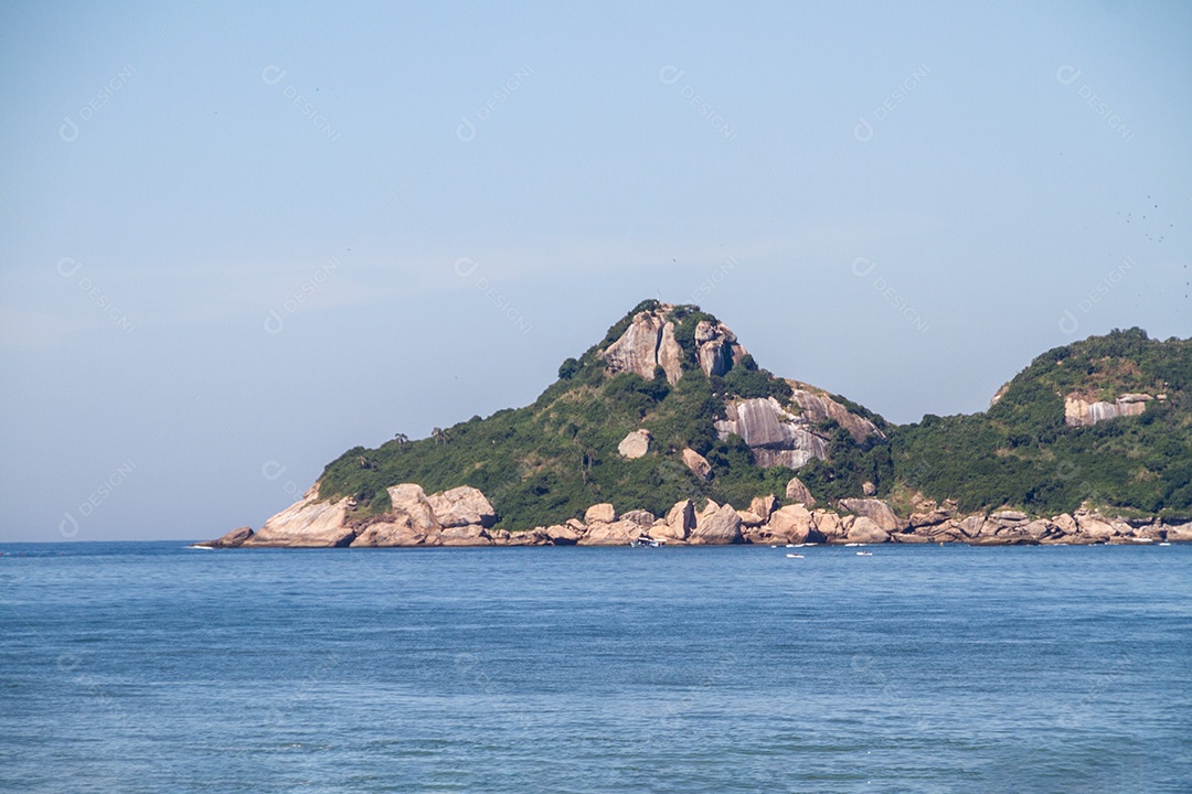 Ilhas da Tijuca, vistas da Praia da Barra da Tijuca, no Rio de Janeiro, Brasil.
