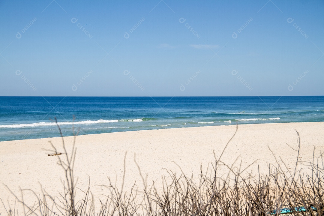 vista da praia da Barra da Tijuca, no Rio de Janeiro, Brasil.