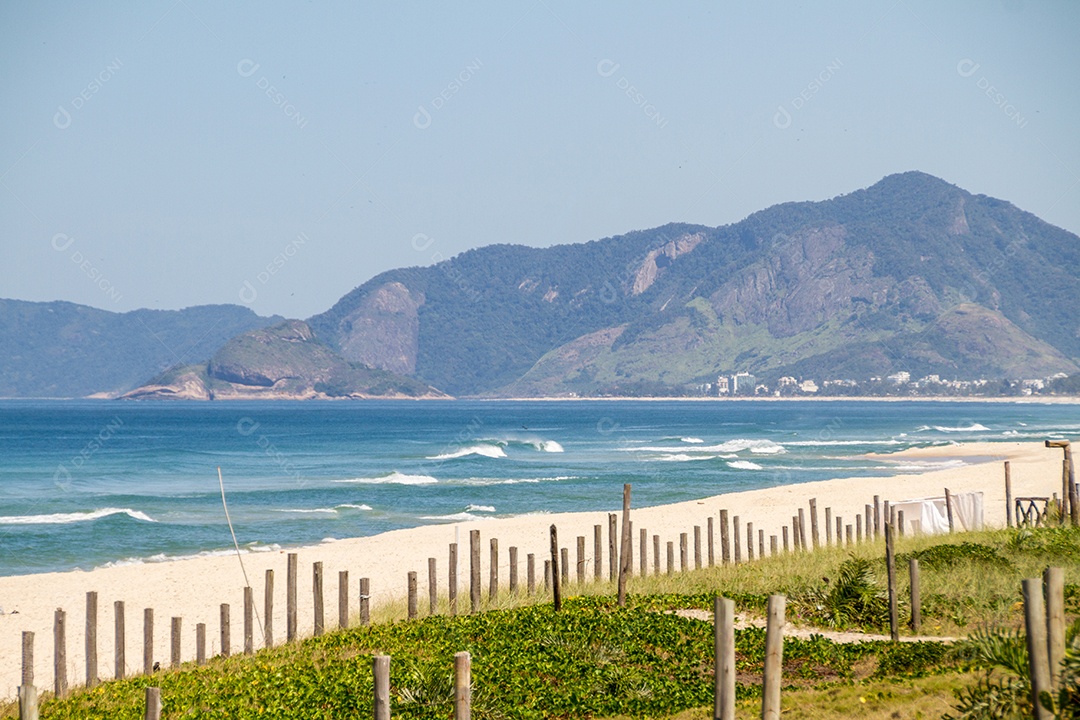 Ilhas da Tijuca, vistas da Praia da Barra da Tijuca, no Rio de Janeiro, Brasil.