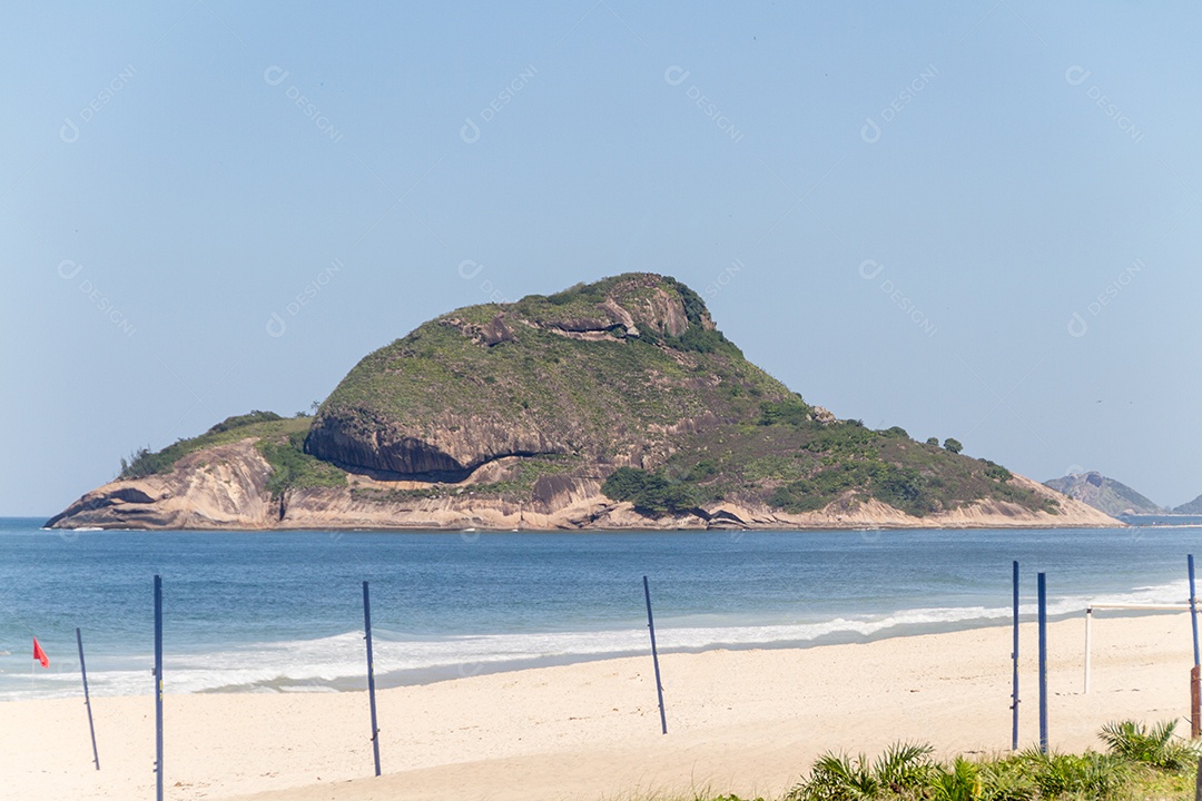 Ilhas da Tijuca, vistas da Praia da Barra da Tijuca, no Rio de Janeiro, Brasil.