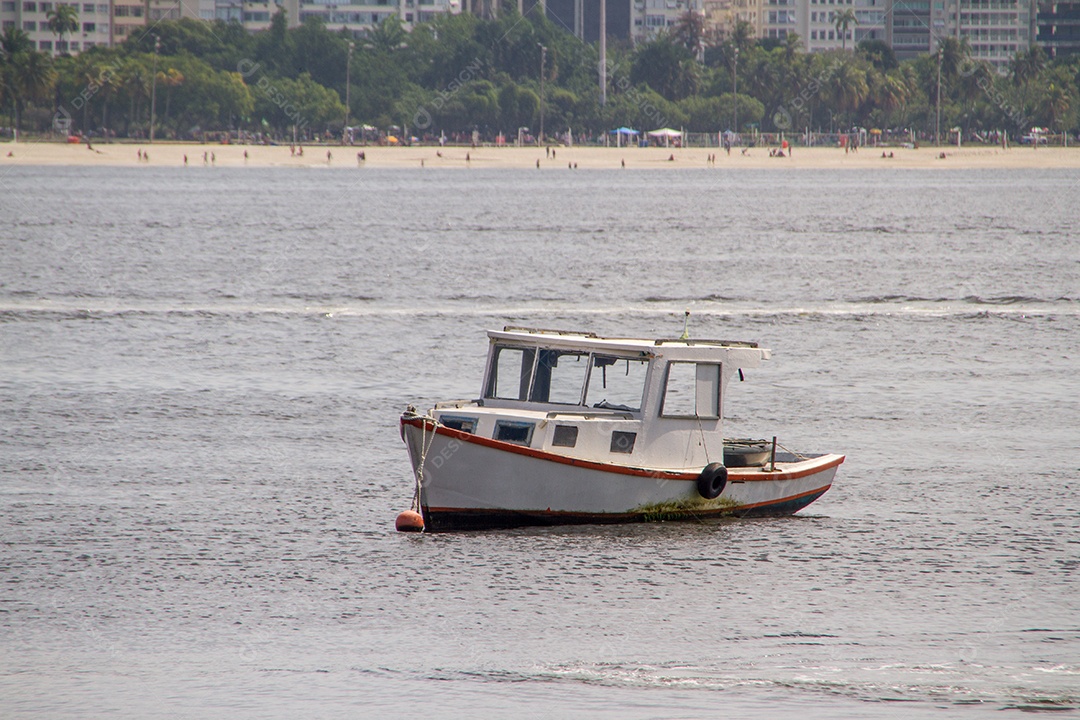 barcos ancorados na baía de guanabara no rio de janeiro, Brasil.