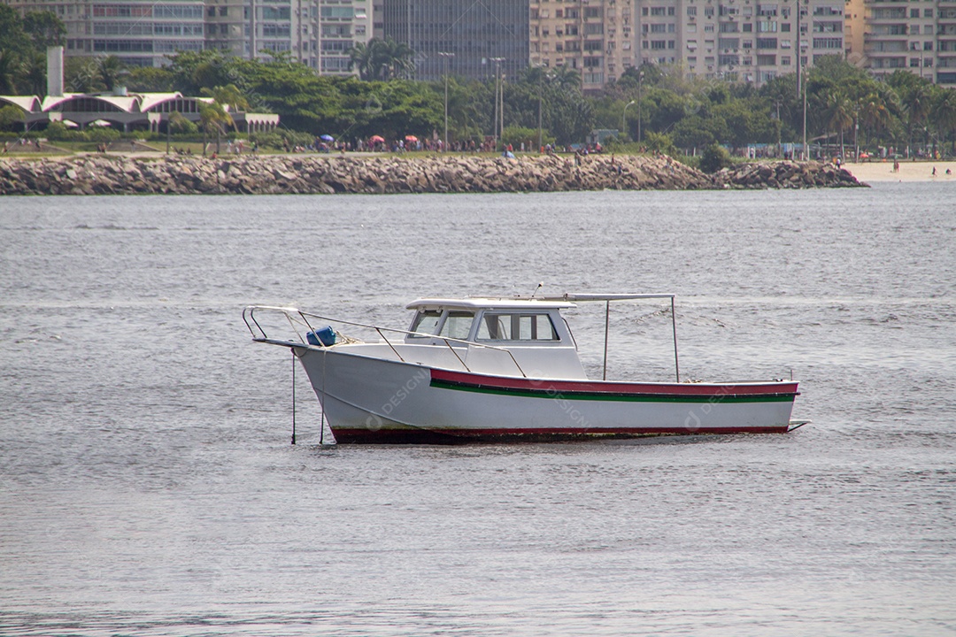 barcos ancorados na baía de guanabara no rio de janeiro, Brasil.
