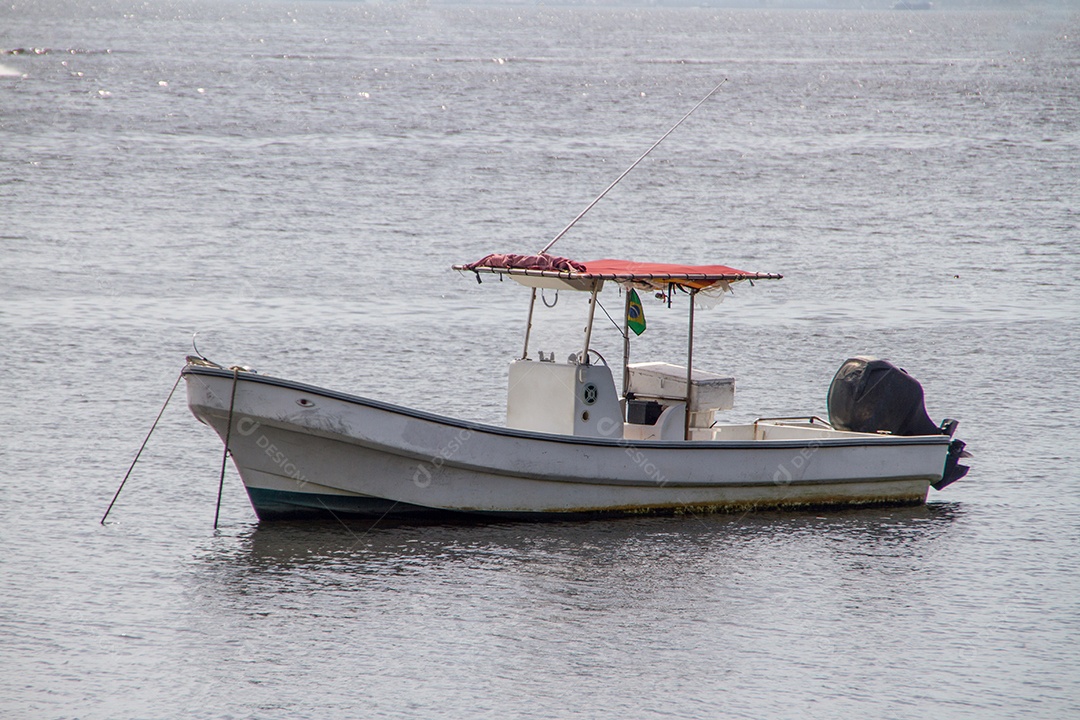barcos ancorados na baía de guanabara no rio de janeiro, Brasil.