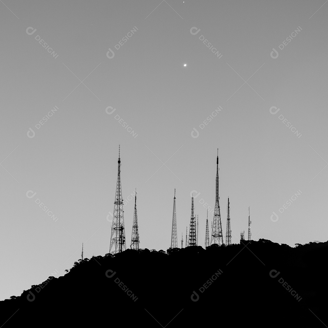 antenas no morro de sumare no Rio de Janeiro.