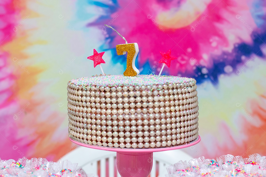 decoração de festa de sete anos com tema tie dye no rio de janeiro.