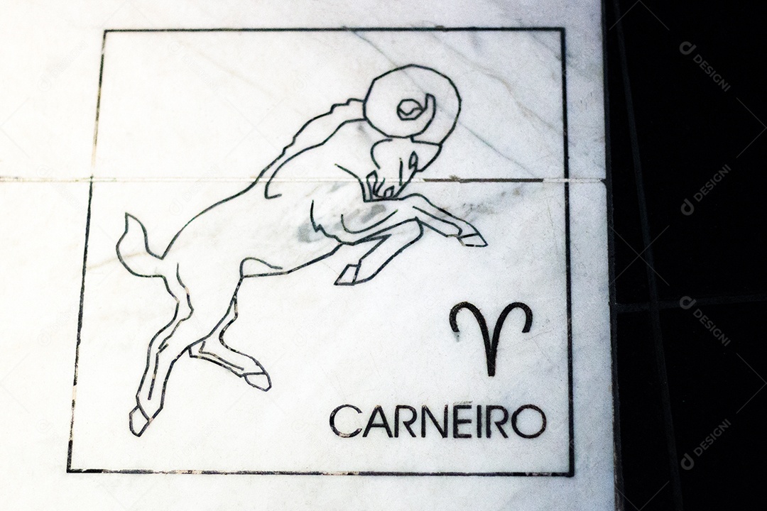 painel com signo de Capricórnio em pedra de mármore no Rio de Janeiro.