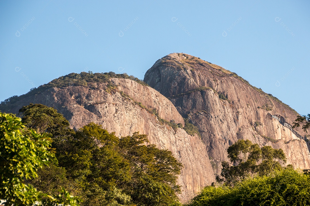 Two Hill Brother de um ângulo diferente, visto do bairro da Gávea no Rio de Janeiro Brasil.