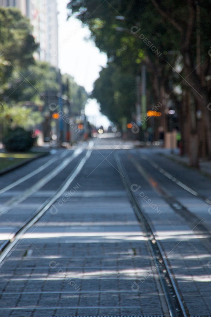 trilhas borradas do trem de passageiros vlt no centro do Rio de Janeiro.