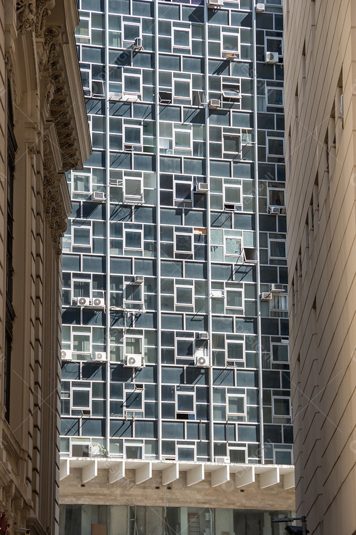fachada de prédio no centro do Rio de Janeiro.