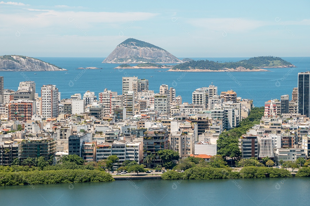 vista do cume do mirante do abutre na lagoa rodrigo de freitas no Rio de Janeiro Brasil.