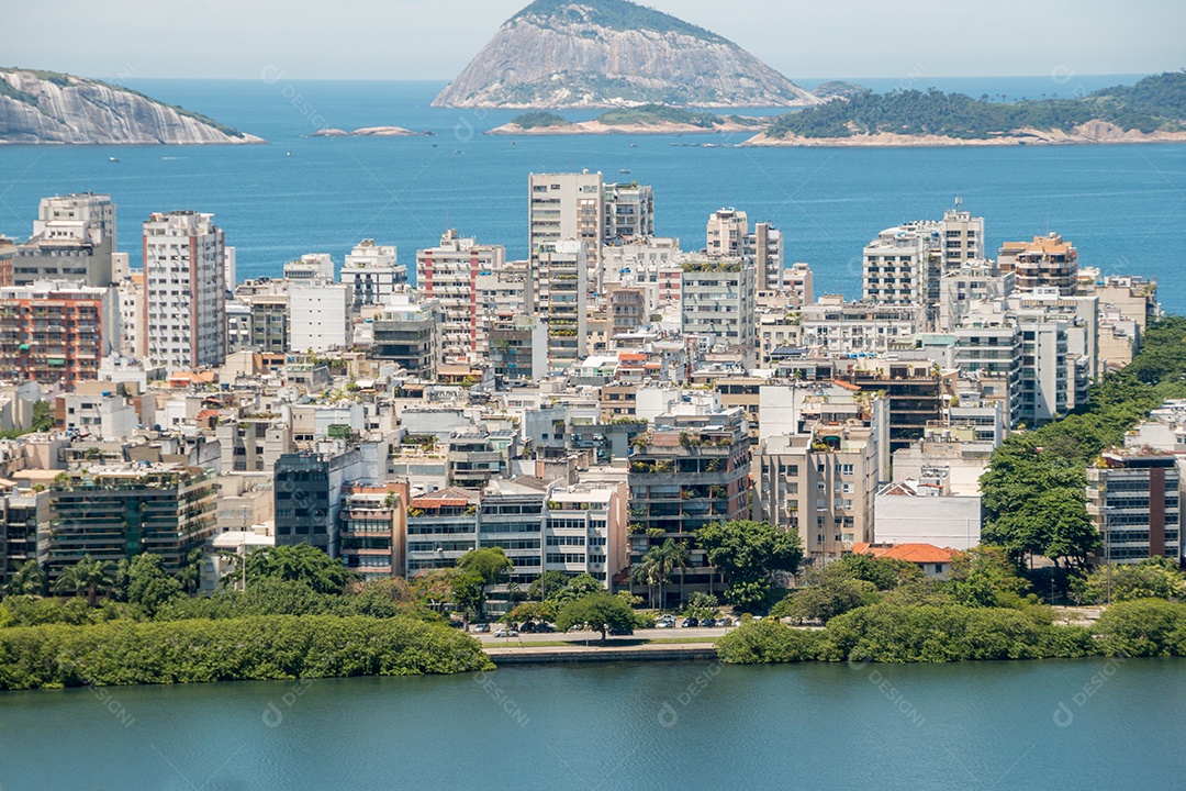 vista do cume do mirante do abutre na lagoa rodrigo de freitas no Rio de Janeiro Brasil.