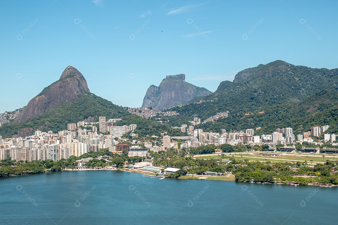 vista do cume do mirante do abutre na lagoa rodrigo de freitas no Rio de Janeiro Brasil.
