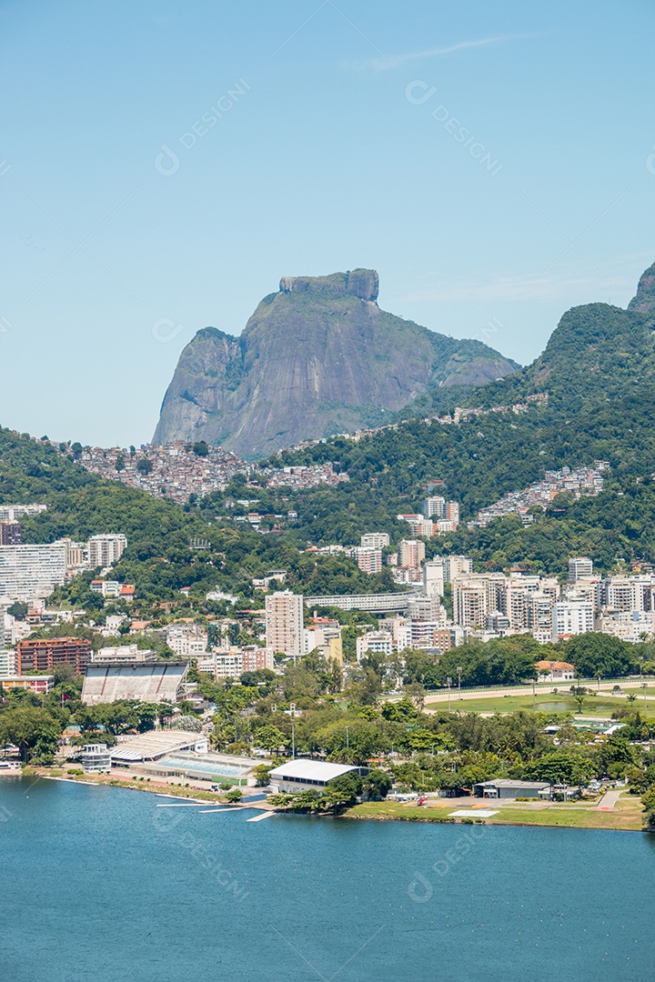 vista do cume do mirante do abutre na lagoa rodrigo de freitas no Rio de Janeiro Brasil.