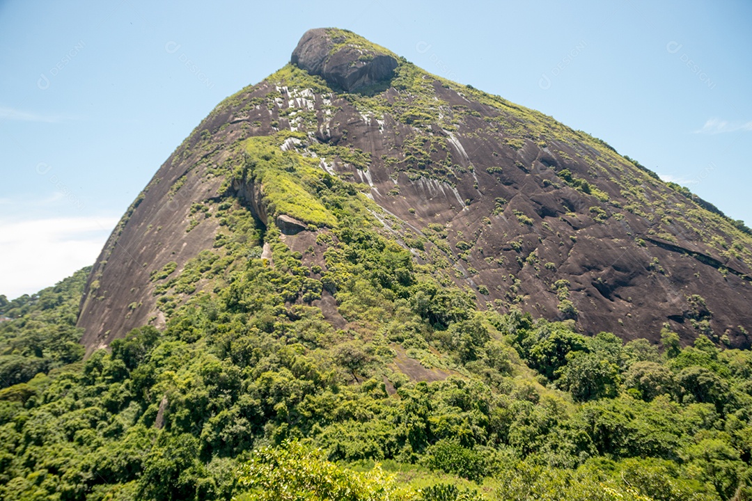 colina das cabras (pedra Maroca) vista da Lagoa Rodrigo de Freitas Rio de Janeiro no Brasil.