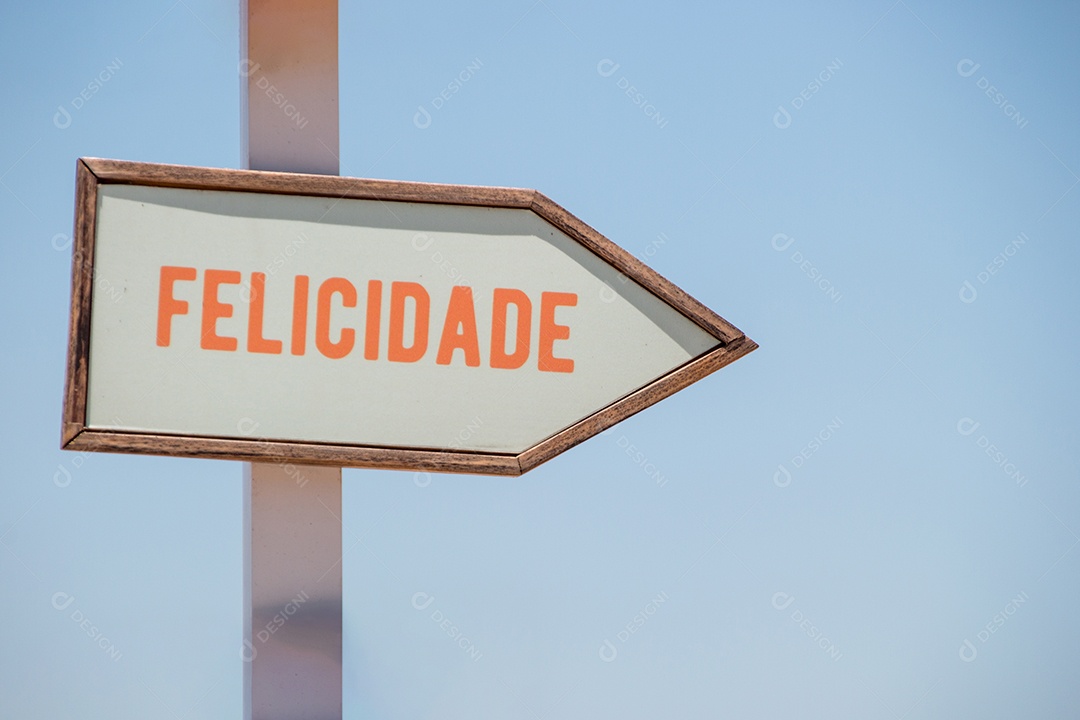 placa de sinalização com a palavra felicidade escrita em português no Rio de Janeiro Brasil.